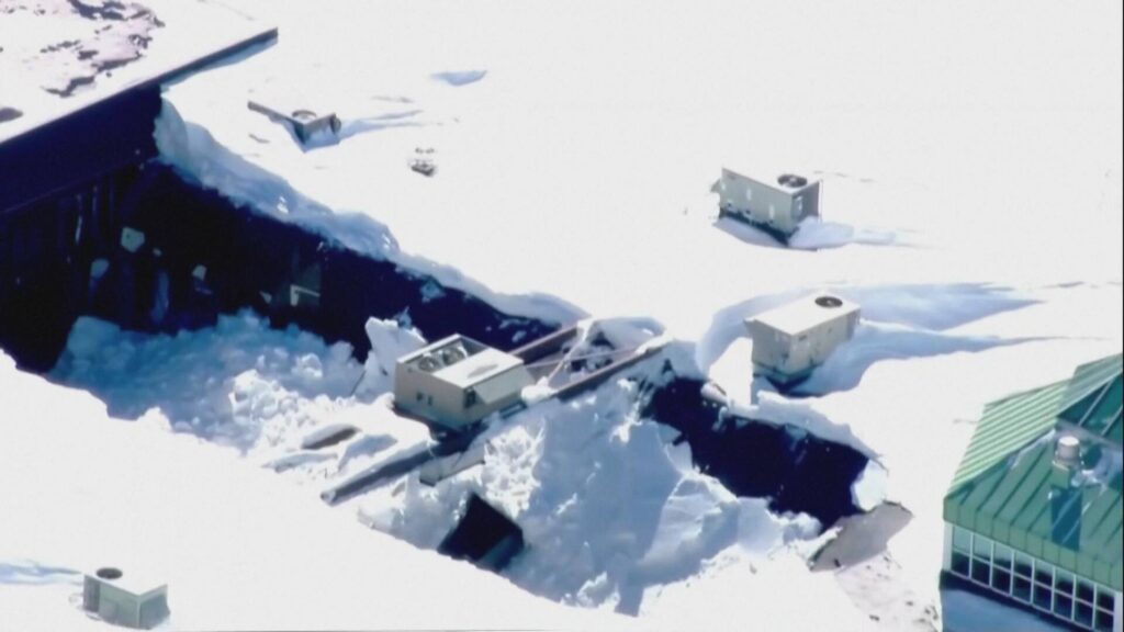 Mall roof collapses in Minnesota due to heavy snowfall | Image Credit: cbc.ca